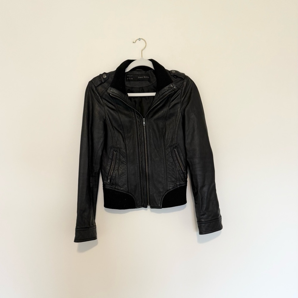 Zara Black Leather Jacket Sleek Minimalist Design